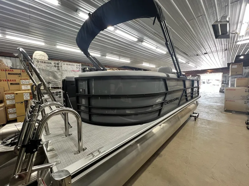 Slide: The Image of Berkshire 22RFX CTS 3.0 Tritoon 2025 - 9