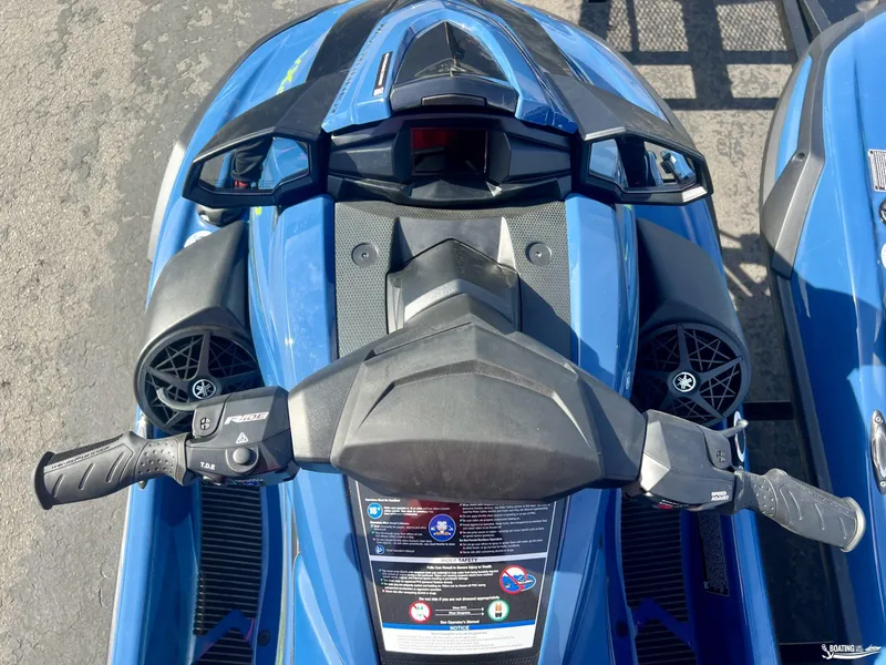 Slide: The Image of 2025 Yamaha WaveRunner VX Cruiser HO with Audio, top view of handlebars and controls. - 6