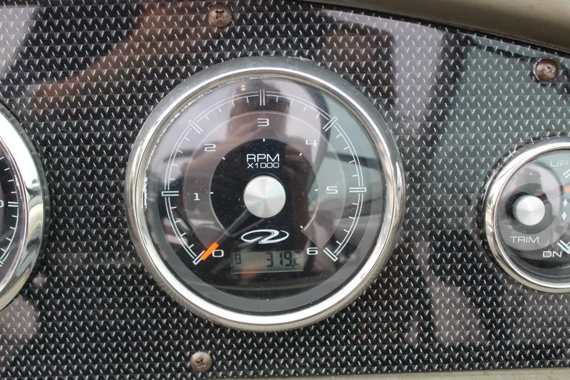 Slide: The Image of Tachometer and trim gauge on 2011 Regal 2100 boat dashboard. - 18