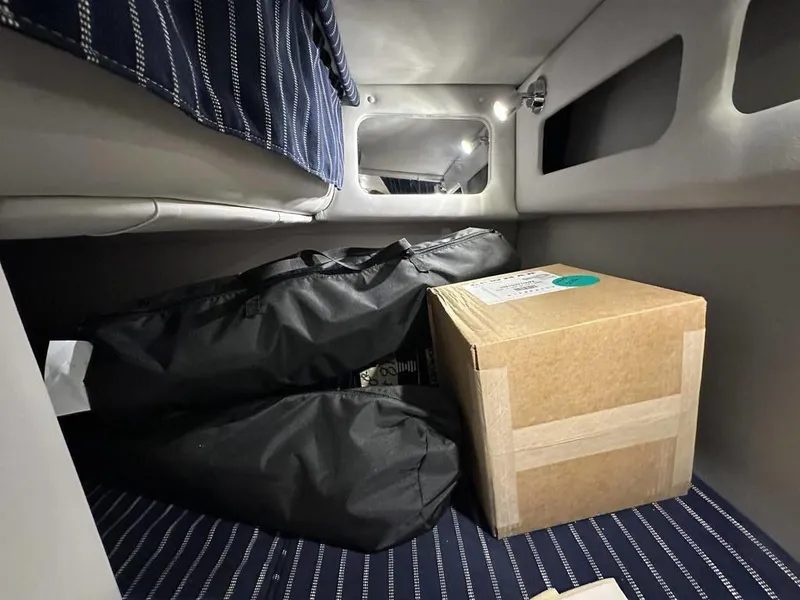 Slide: The Image of Crownline Boats 270 CR 2024 - 17