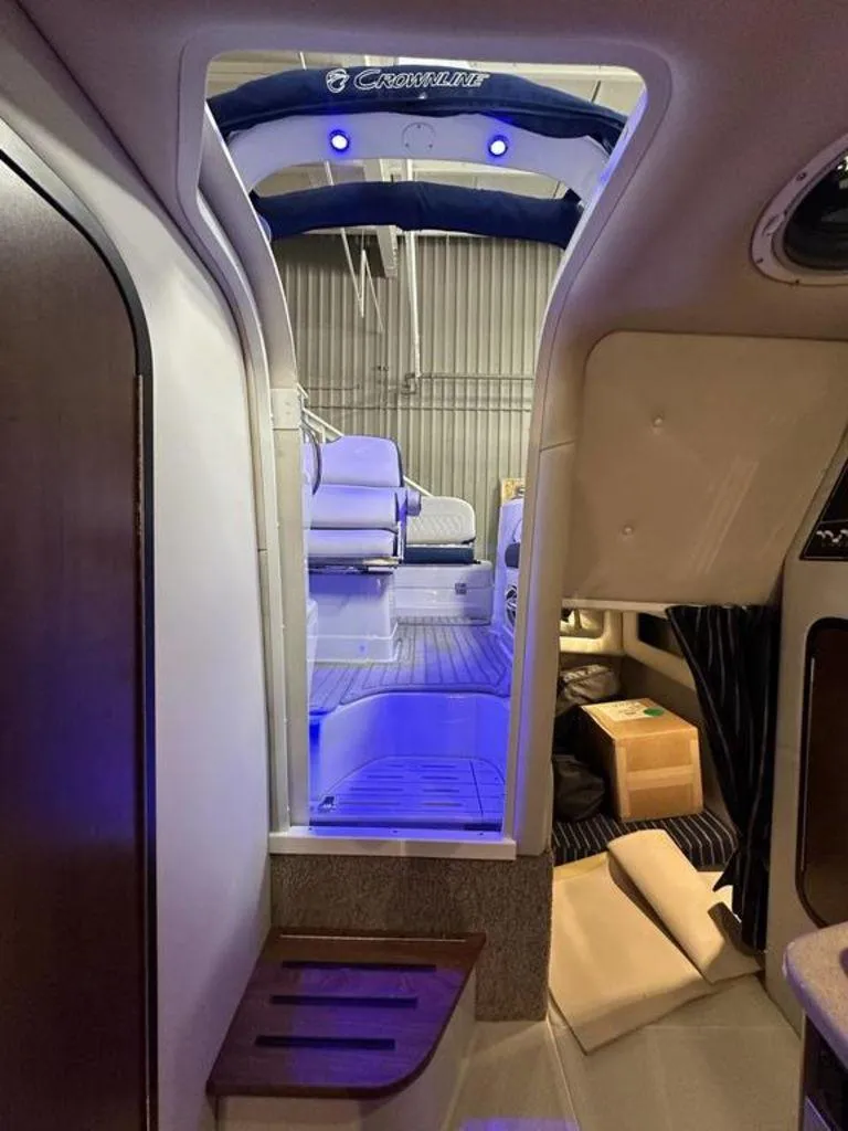 Slide: The Image of Crownline Boats 270 CR 2024 - 20