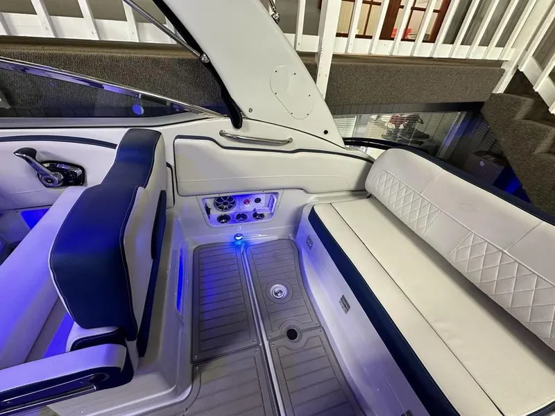Slide: The Image of Crownline Boats 270 CR 2024 - 6