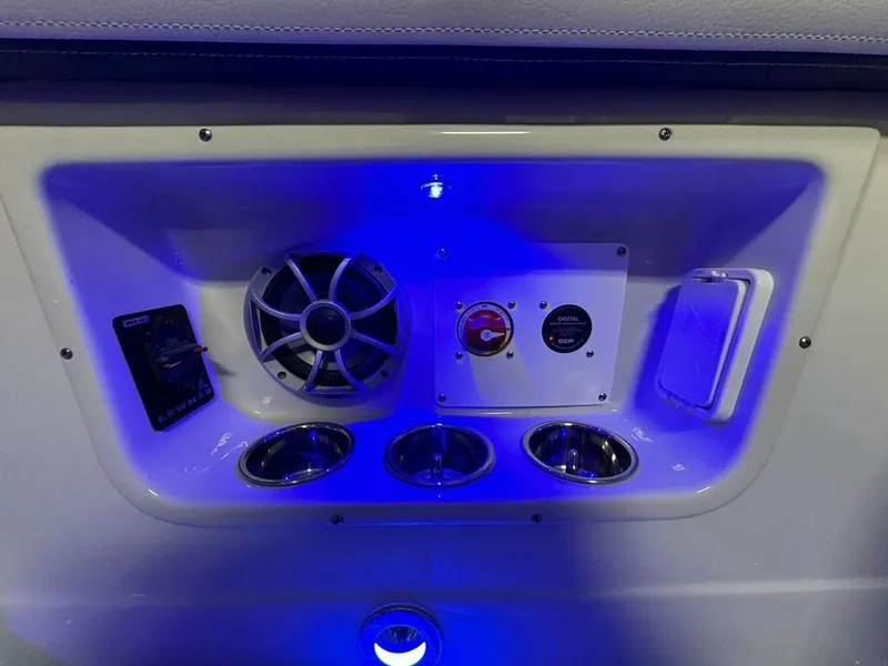 Slide: The Image of Crownline Boats 270 CR 2024 - 7