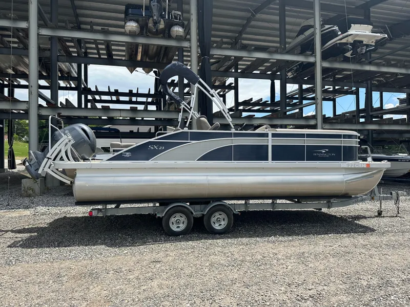 The Image of Bennington 23 SX 2019 - 1