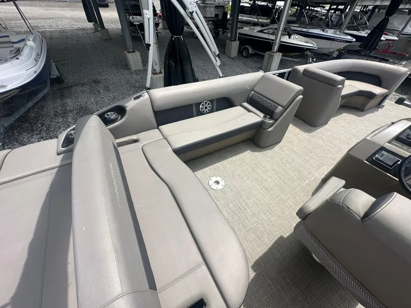 Slide: The Image of Bennington 23 SX 2019 - 11