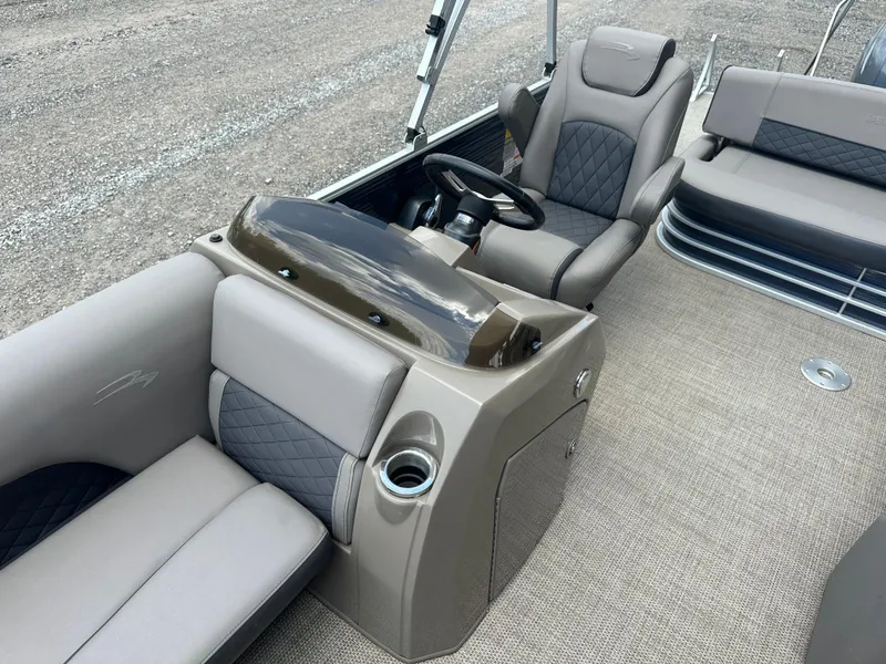 Slide: The Image of Bennington 23 SX 2019 - 14