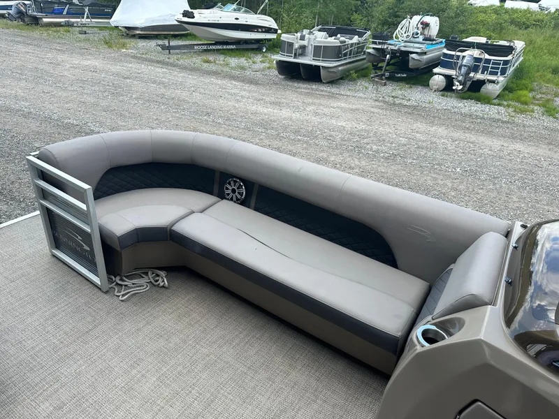 Slide: The Image of Bennington 23 SX 2019 - 22