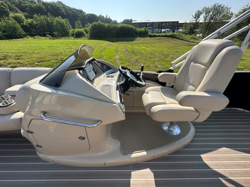 Slide: The Image of Sanpan SP2200BC3 2014 helm with beige seat and steering wheel. - 10
