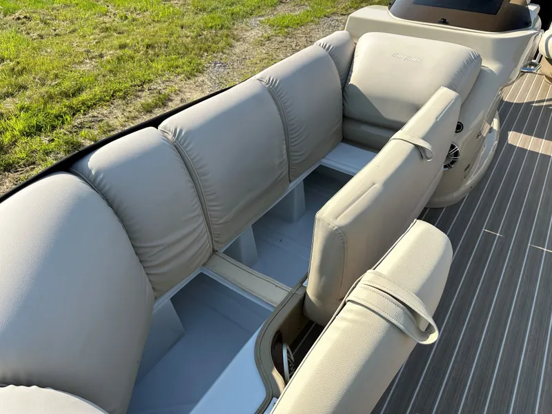 Slide: The Image of Sanpan SP2200BC3 2014 pontoon boat with beige seats and wood flooring. - 16