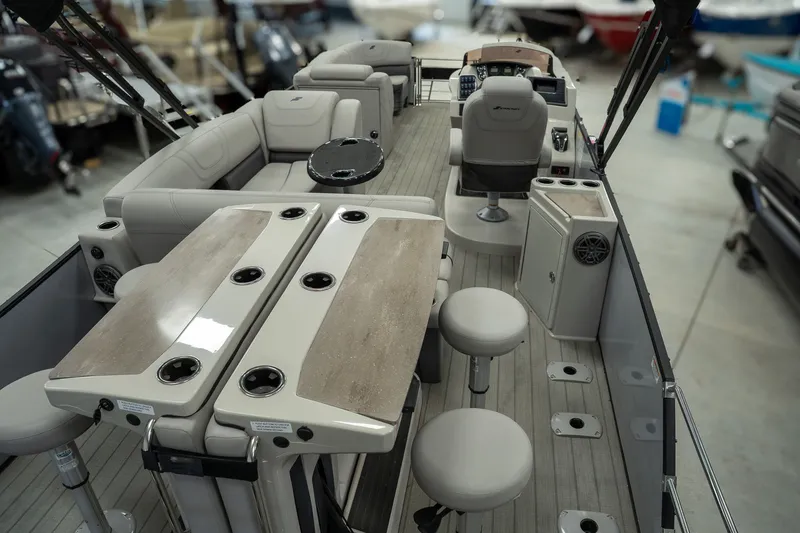 Slide: The Image of Starcraft CX 25 DL Bar - Tritoon 2023 - 10