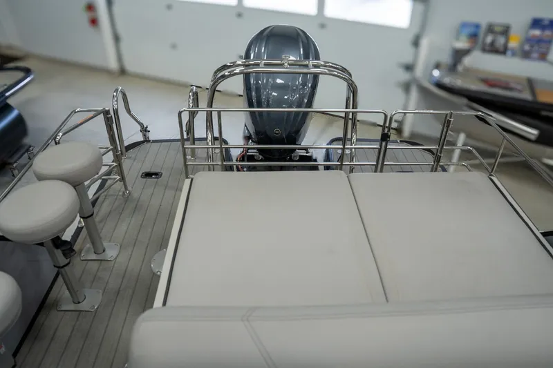 Slide: The Image of Starcraft CX 25 DL Bar - Tritoon 2023 - 19