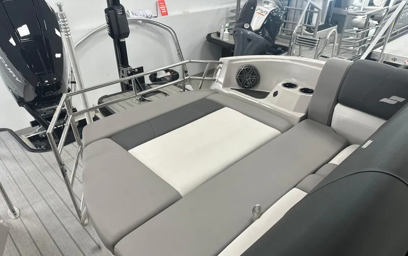 Slide: The Image of Starcraft MX 25 Q - Tritoon 2023 - 7