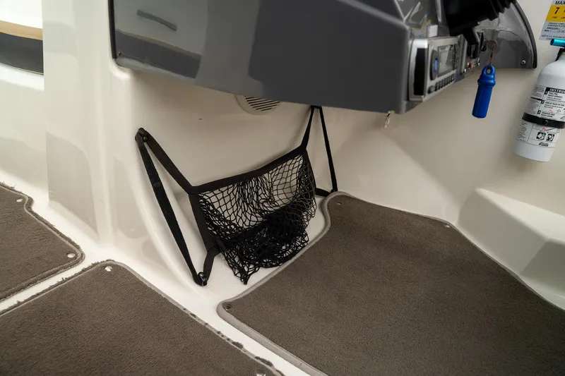 Slide: The Image of Larson LX 195 C 2013 - 16