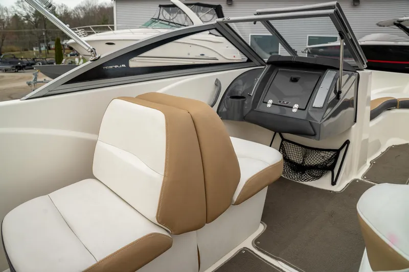 Slide: The Image of Larson LX 195 C 2013 - 17