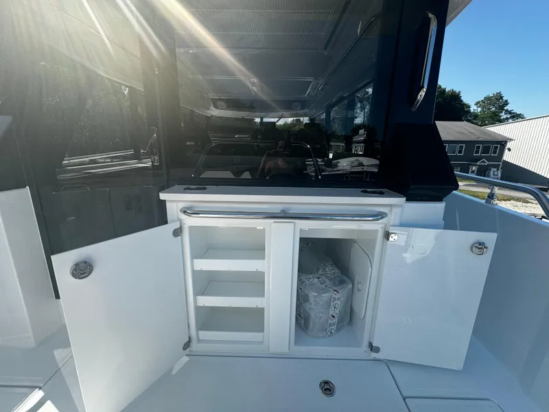 Slide: The Image of Wellcraft 38 Explorer 2024 - 10