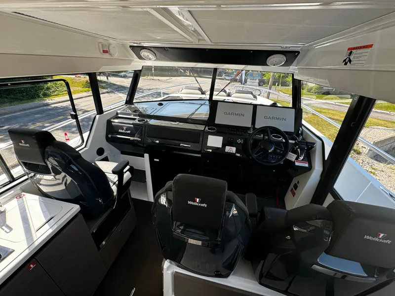 Slide: The Image of Wellcraft 38 Explorer 2024 - 13