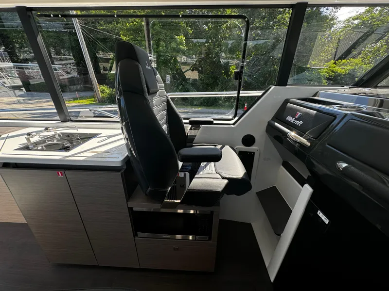 Slide: The Image of Wellcraft 38 Explorer 2024 - 15