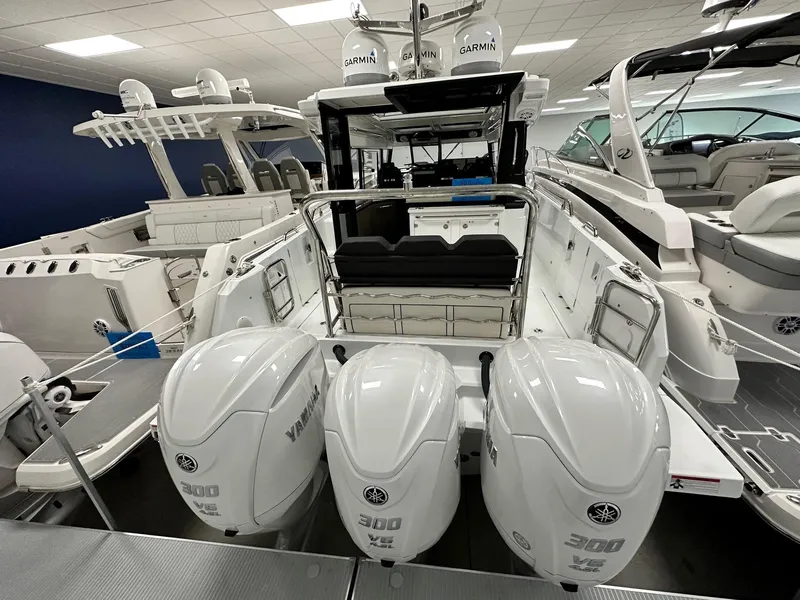 Slide: The Image of Wellcraft 38 Explorer 2024 - 3