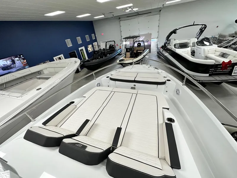 Slide: The Image of Wellcraft 38 Explorer 2024 - 4