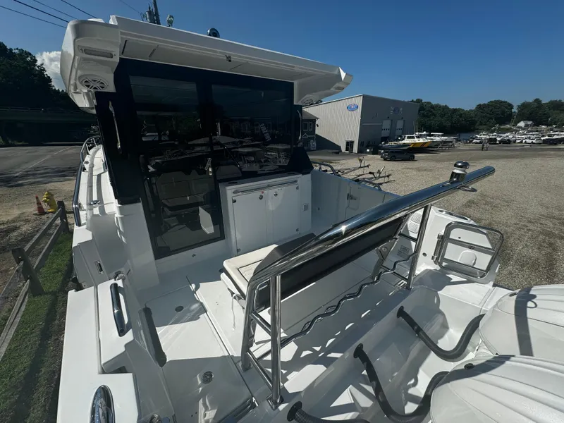 Slide: The Image of Wellcraft 38 Explorer 2024 - 7