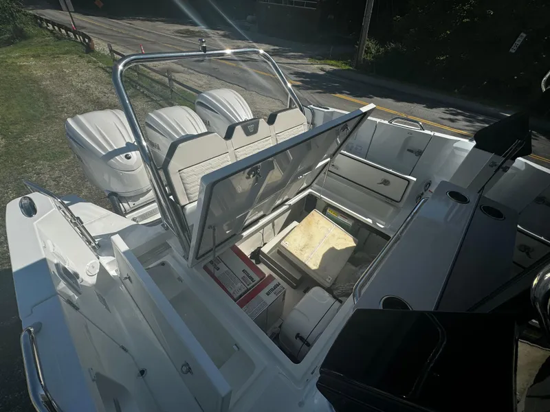 Slide: The Image of Wellcraft 38 Explorer 2024 - 9