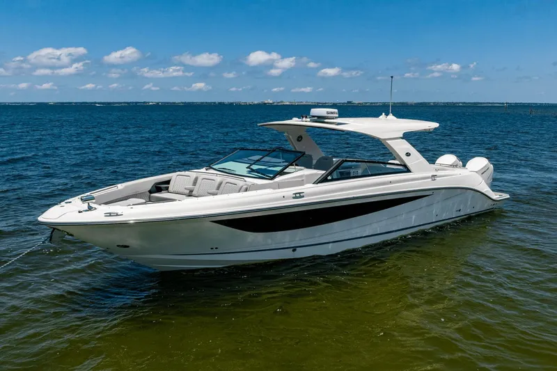 Slide: The Image of Sea Ray SLX 400 Outboard 2025 - 1