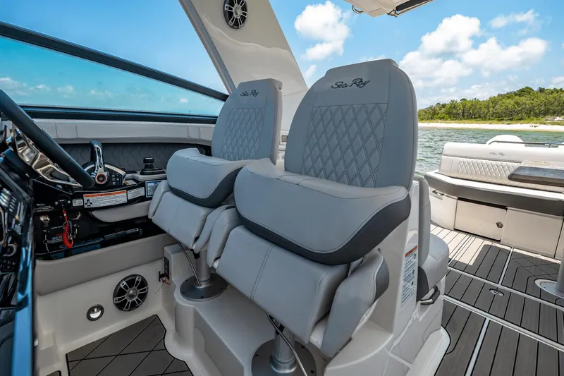 Slide: The Image of Sea Ray SLX 400 Outboard 2025 - 30