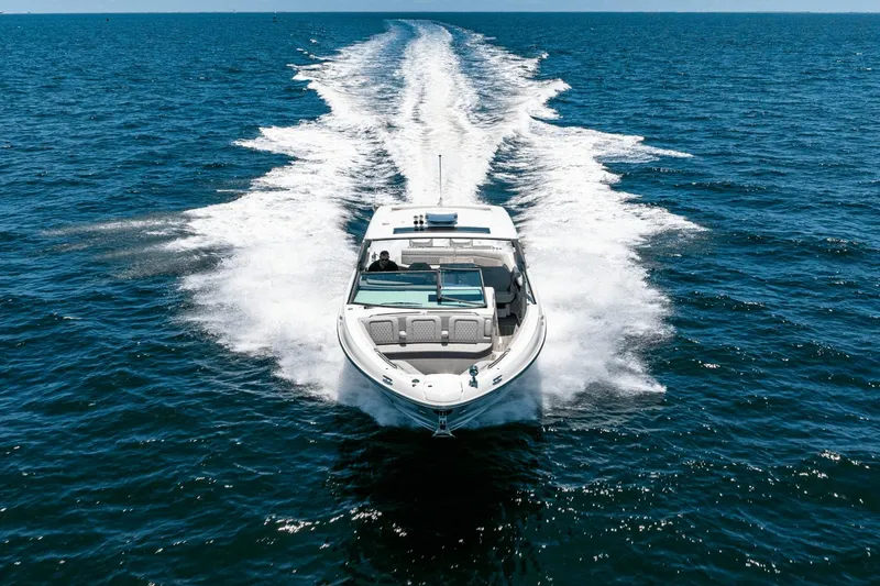 Slide: The Image of Sea Ray SLX 400 Outboard 2025 - 4