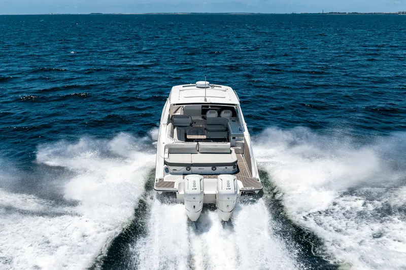 Slide: The Image of Sea Ray SLX 400 Outboard 2025 - 6