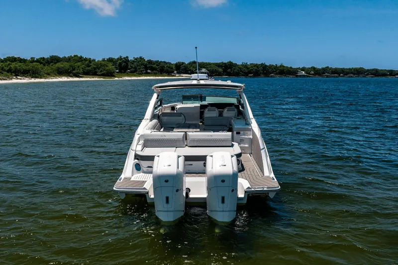 Slide: The Image of Sea Ray SLX 400 Outboard 2025 - 8