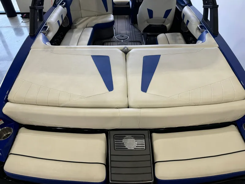 Slide: The Image of Malibu Wakesetter 20 VTX 2016 - 12