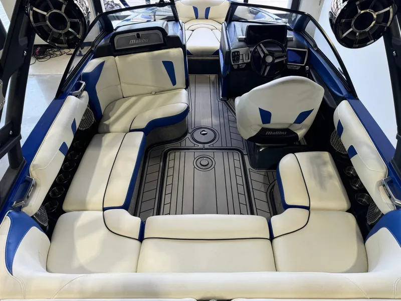 Slide: The Image of Malibu Wakesetter 20 VTX 2016 - 15