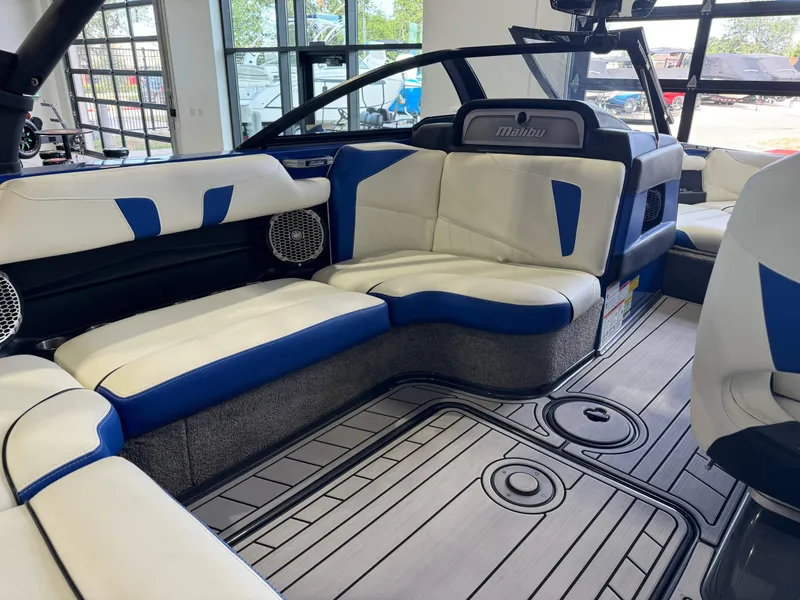 Slide: The Image of Malibu Wakesetter 20 VTX 2016 - 16
