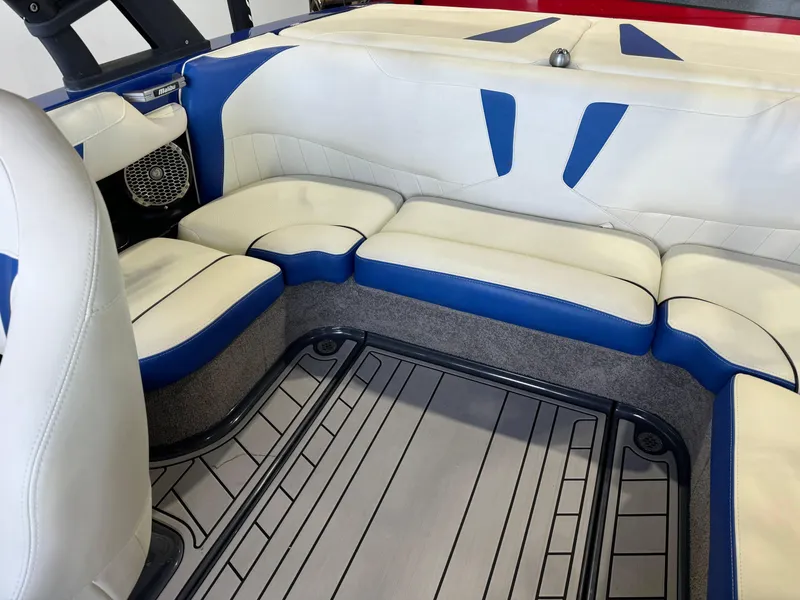 Slide: The Image of Malibu Wakesetter 20 VTX 2016 - 17