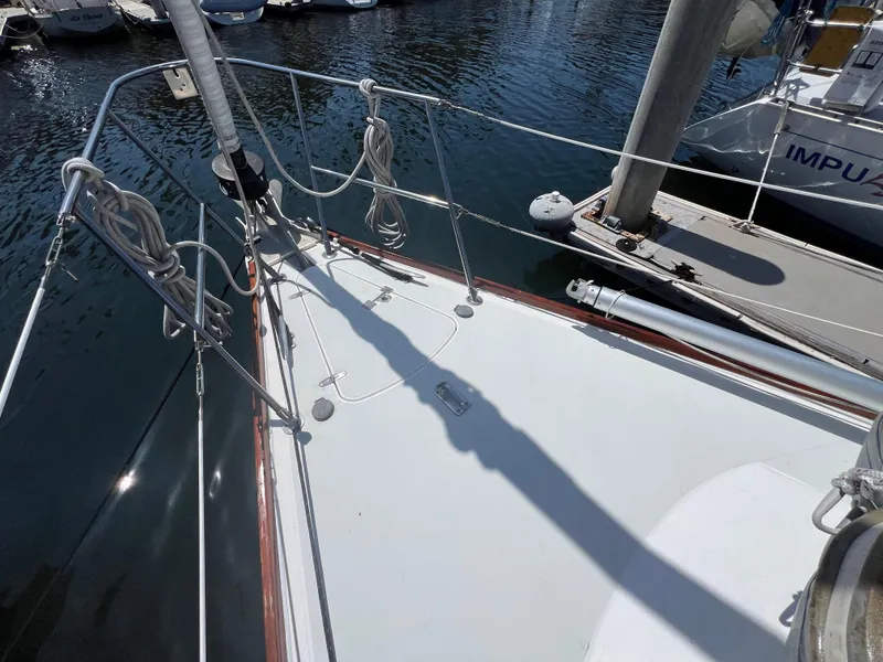 Slide: The Image of 1999 Sabre 402 sailboat deck with rigging at marina. - 26