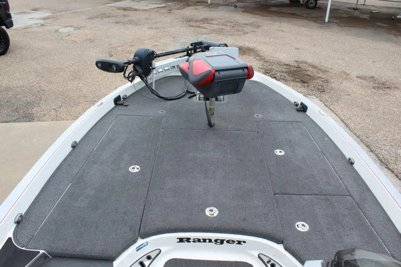 Slide: The Image of 2018 Ranger Z520C fishing boat deck with trolling motor. - 14