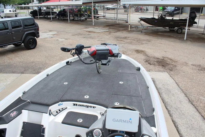 Slide: The Image of 2018 Ranger Z520C fishing boat with Garmin electronics and trolling motor. - 15