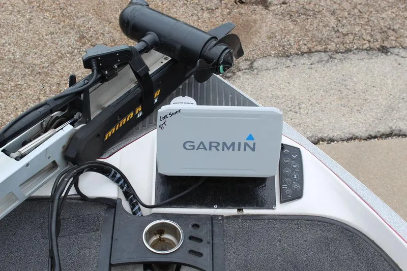 Slide: The Image of 2018 Ranger Z520C boat with Garmin fish finder and Minn Kota trolling motor. - 17