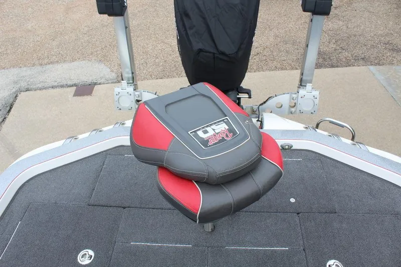 Slide: The Image of 2018 Ranger Z520C fishing boat seat and deck. - 19