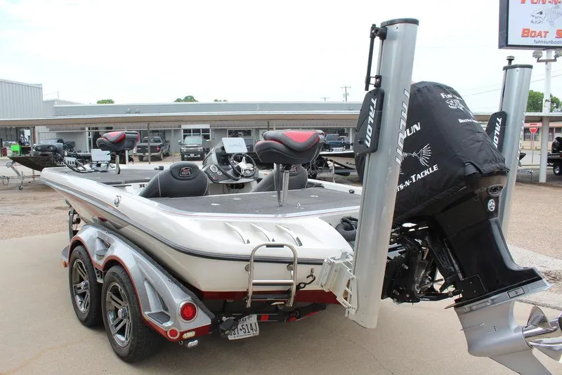 Slide: The Image of 2018 Ranger Z520C fishing boat with dual console and outboard motor. - 3