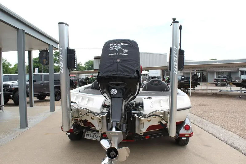 Slide: The Image of 2018 Ranger Z520C boat rear view with motor and Power-Pole anchors. - 4