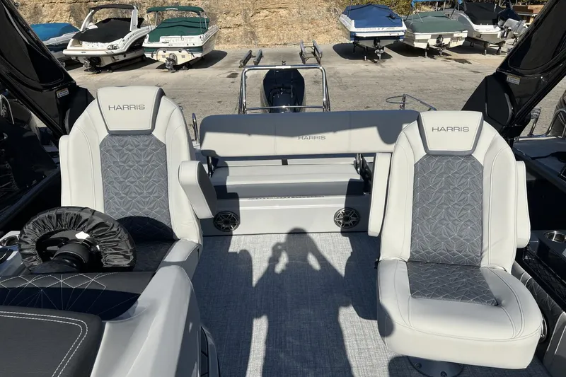 Slide: The Image of Harris Grand Mariner 250 2025 - 11