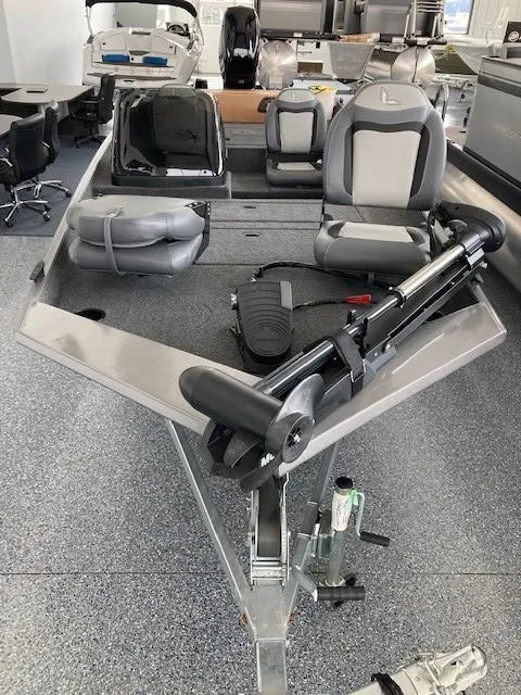 Slide: The Image of 2023 Lowe Skorpion 17 fishing boat interior with seats and trolling motor. - 5