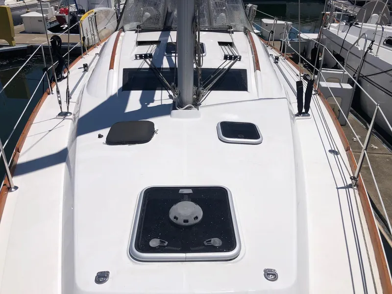 Slide: The Image of 2008 Beneteau 40 sailboat deck with hatches and mast in marina. - 14