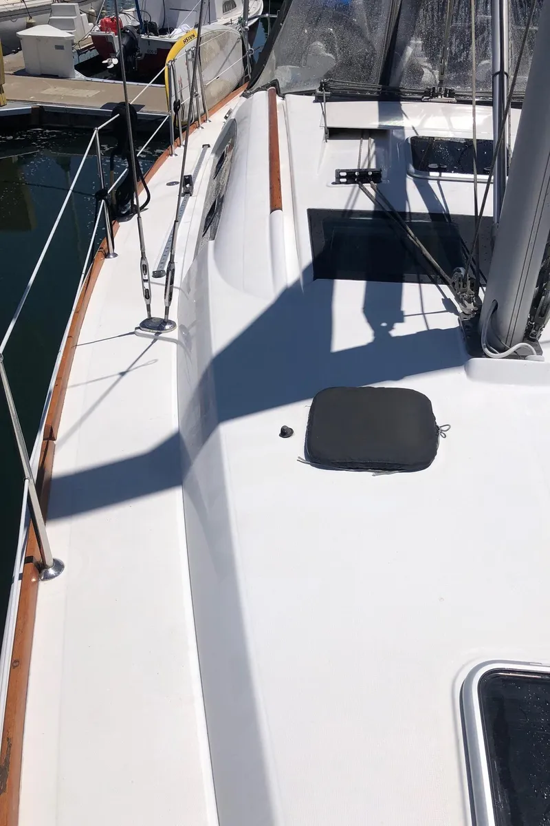 Slide: The Image of 2008 Beneteau 40 sailboat deck view in marina. - 15
