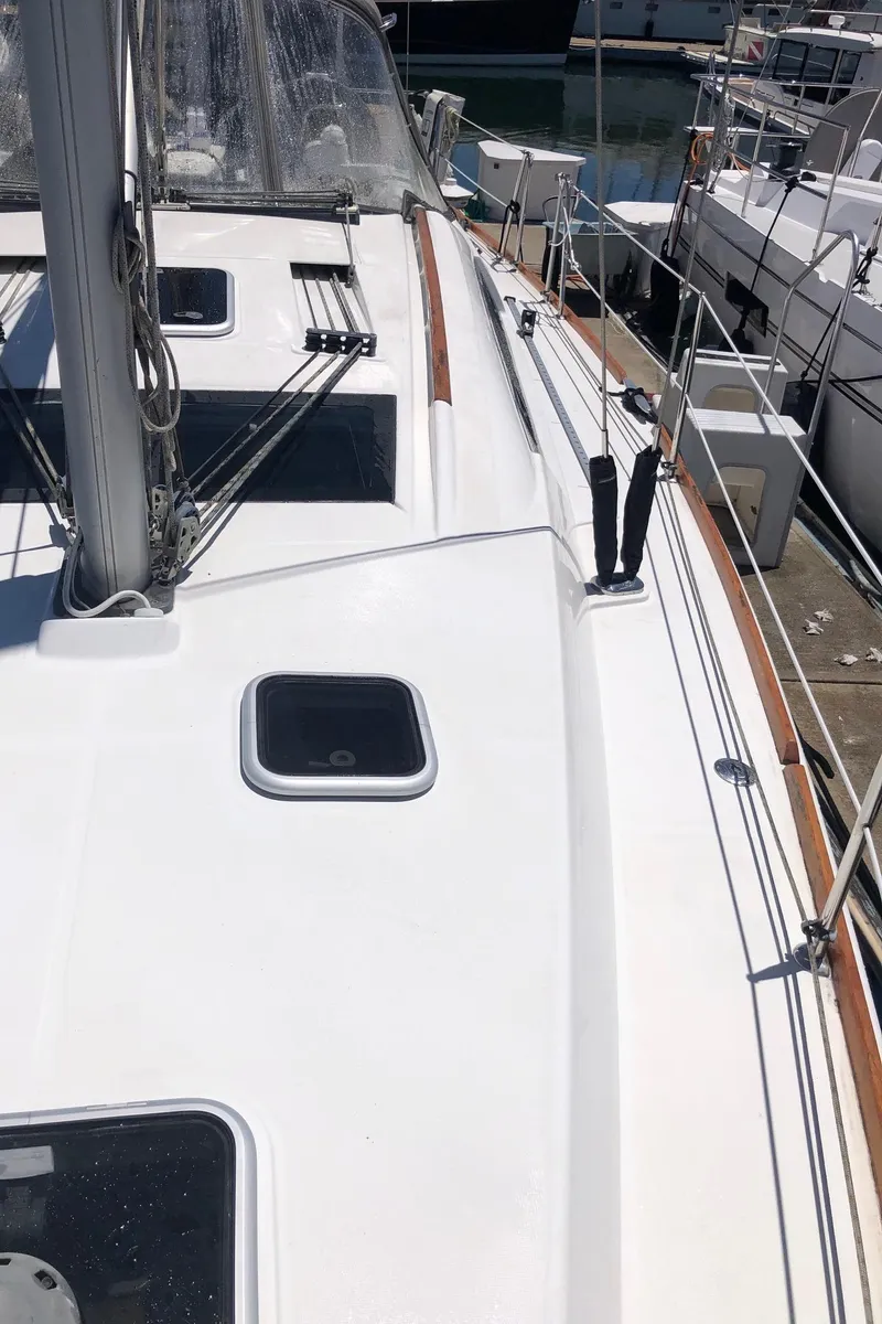 Slide: The Image of 2008 Beneteau 40 sailboat deck view in marina. - 16