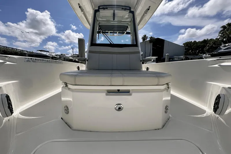 Slide: The Image of Boston Whaler 280 Dauntless 2023 - 13