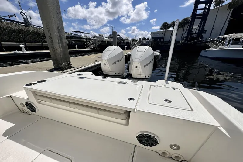 Slide: The Image of Boston Whaler 280 Dauntless 2023 - 23