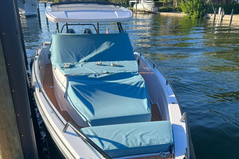 Slide: The Image of Axopar 37 Sun-Top 2023 - 83