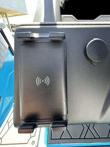 Slide: The Image of Tigé 22RZX 2024 - 12